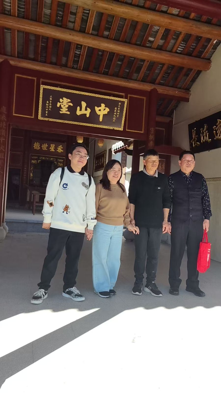 Kisah keluarga Djiu Min & Yohanes Cong — perjalanan menemukan leluhur di Meizhou